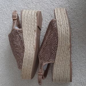 31. NWOT. Steven by Steve Madden open toe platform sandals